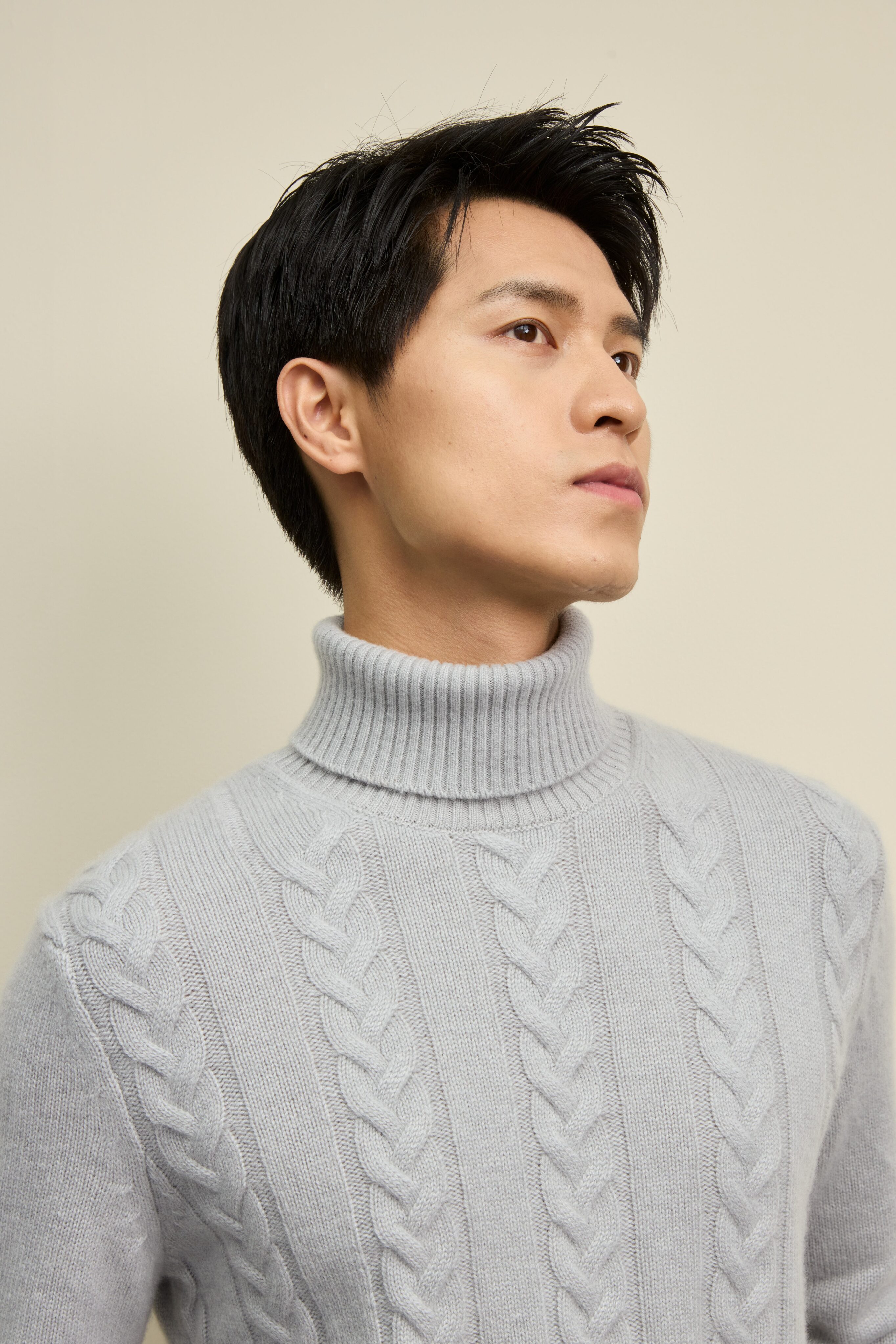 Isaac Ely Cashmere Heavy Cable Turtleneck Sweater in Light Grey
