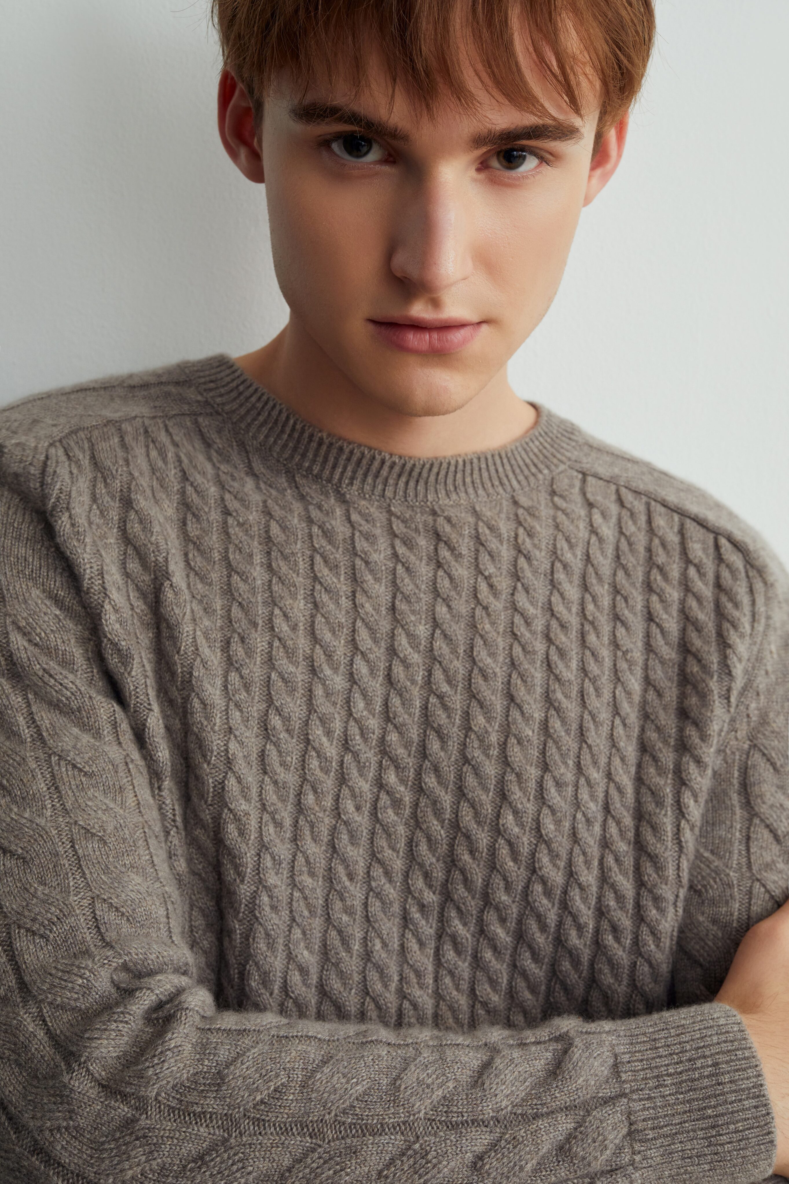 Isaac Ely Cashmere Cable Knit Crewneck Sweater in Cappuccino Mélange