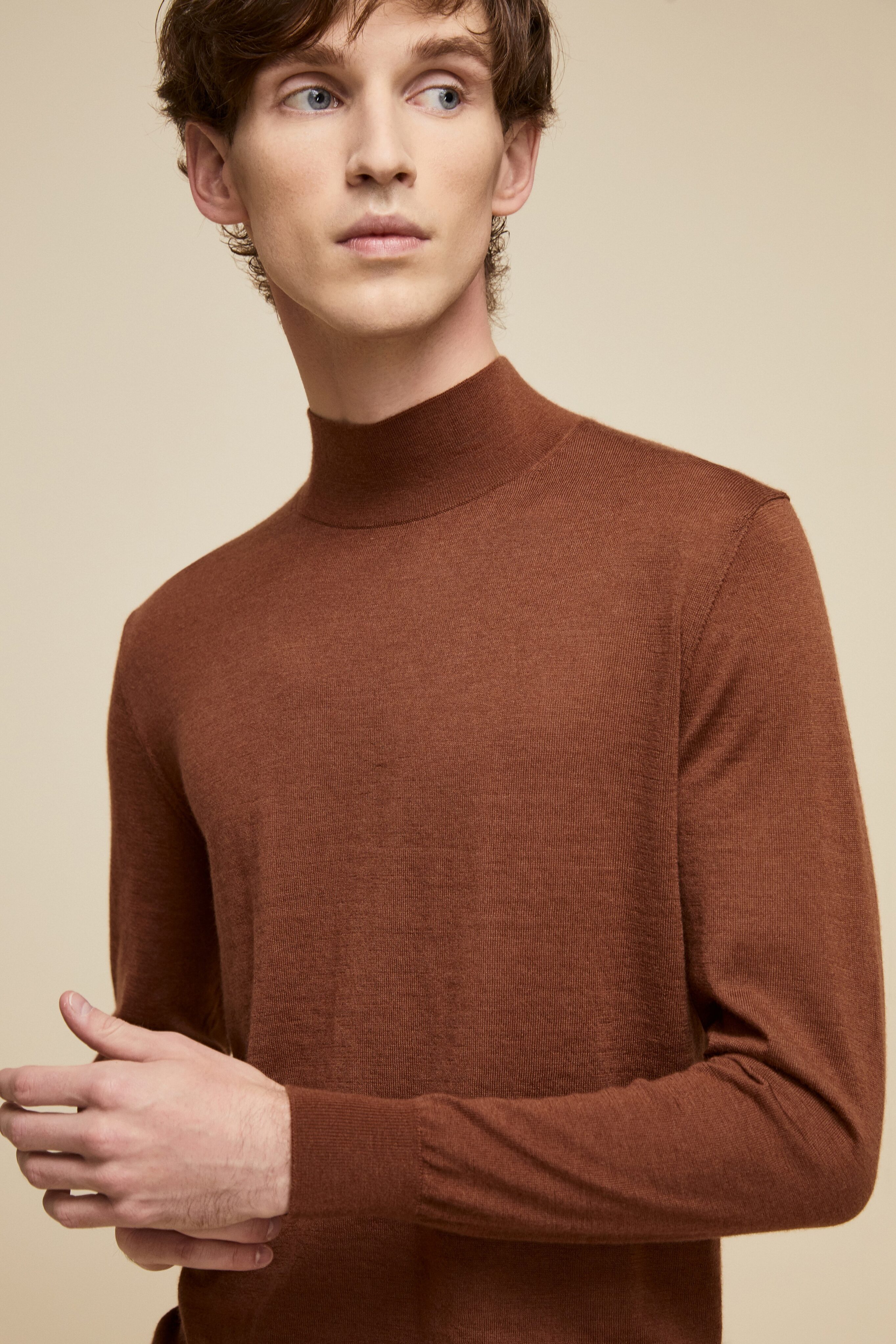 Isaac Ely Cashmere Mock Neck Sweater in Brown
