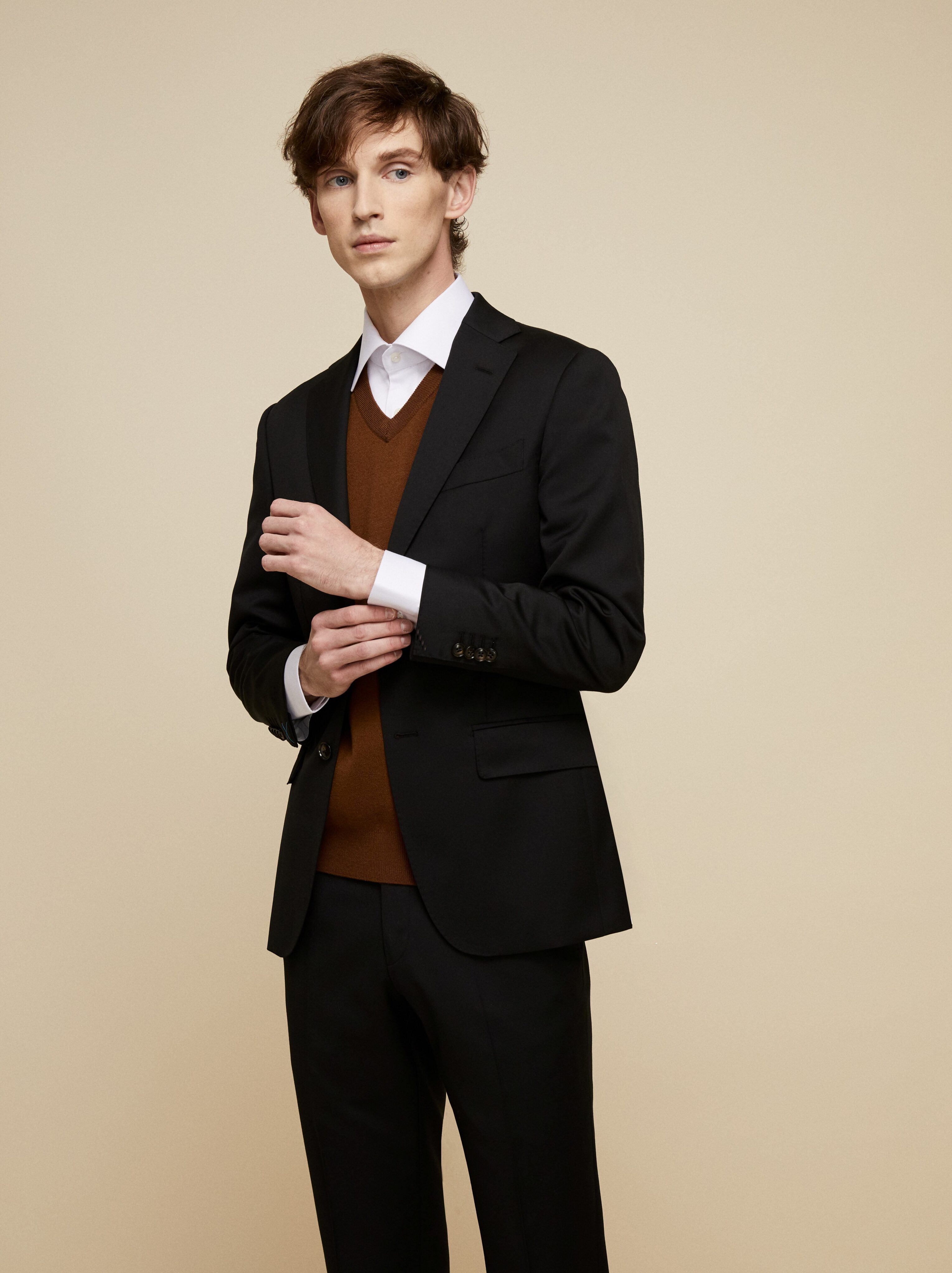 Isaac Ely Cashmere Classic V-Neck Sweater in Brown