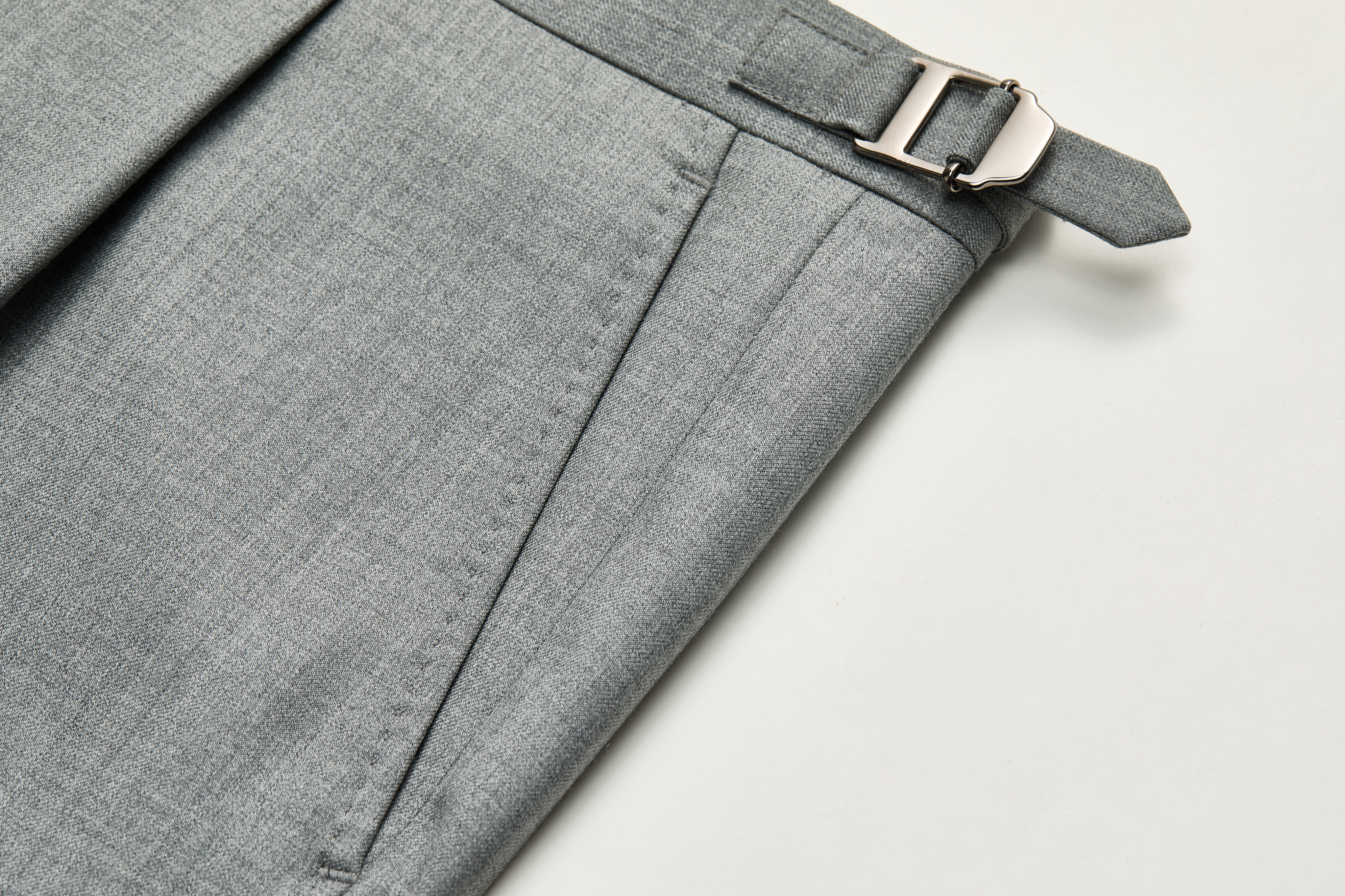 ¼-top pocket detail on grey Super 150’s trousers.