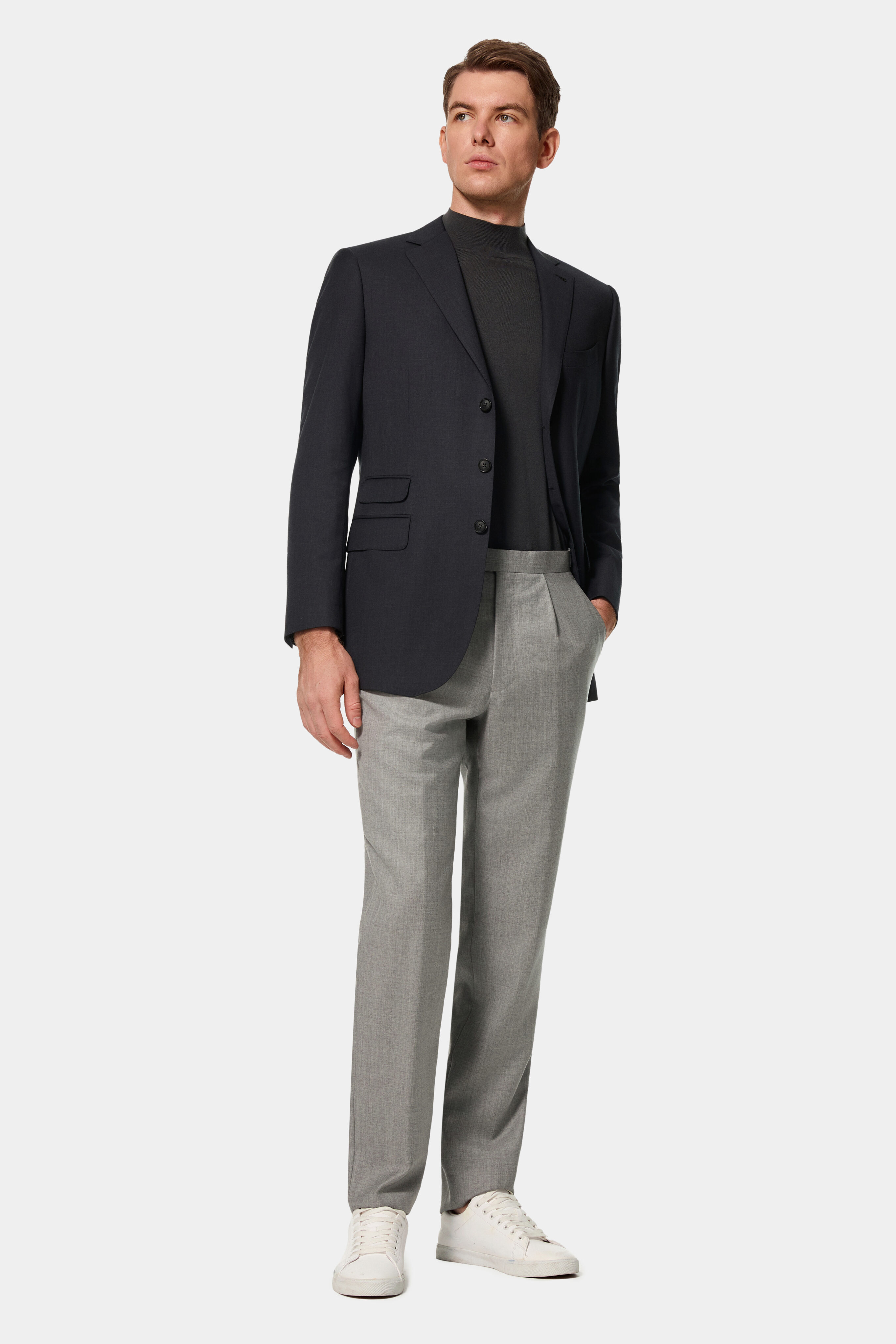 Navy 3-button single-breasted jacket in Super 150’s wool — front view