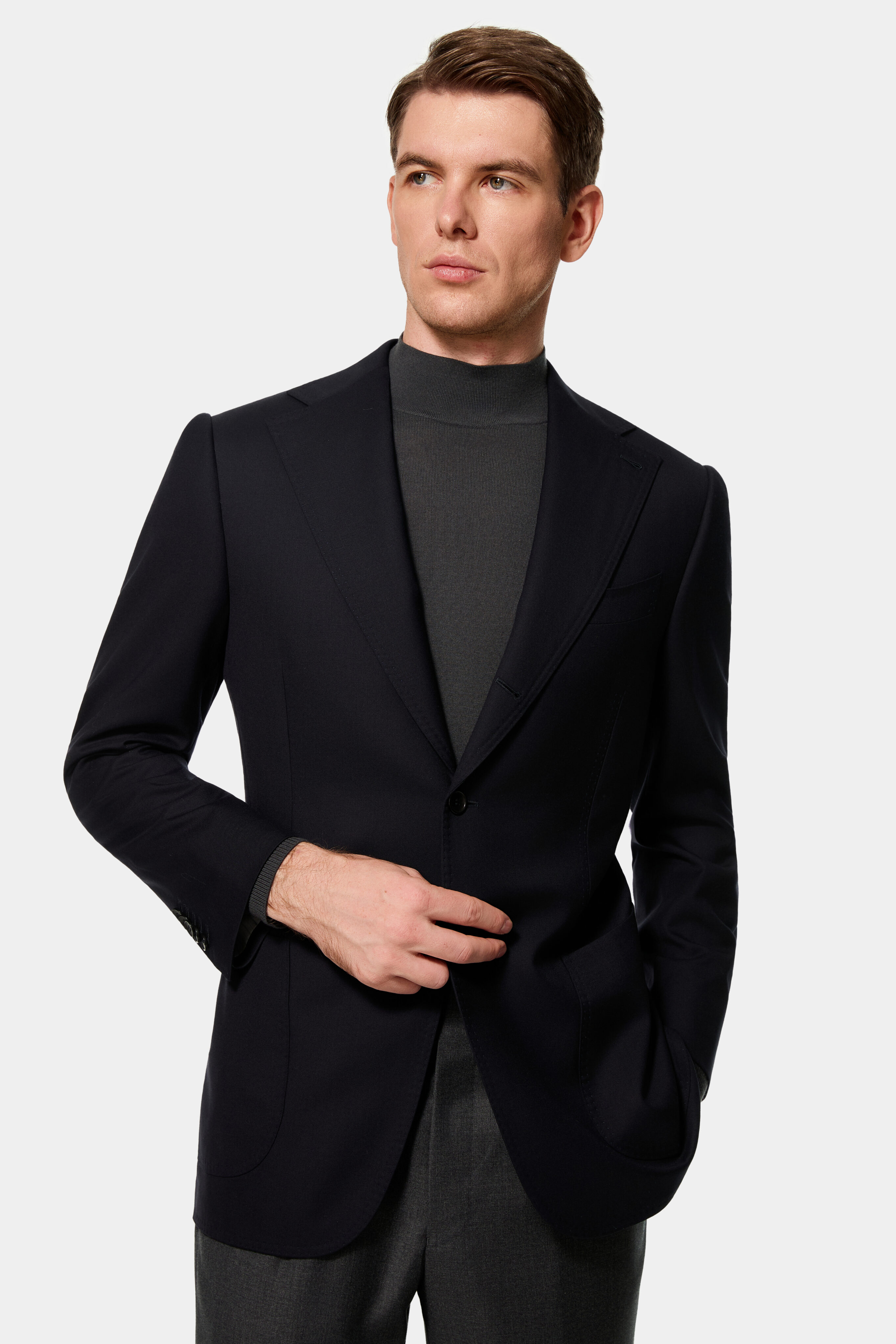 Navy 3-roll-2 single-breasted suit jacket in Super 150’s wool — front view.